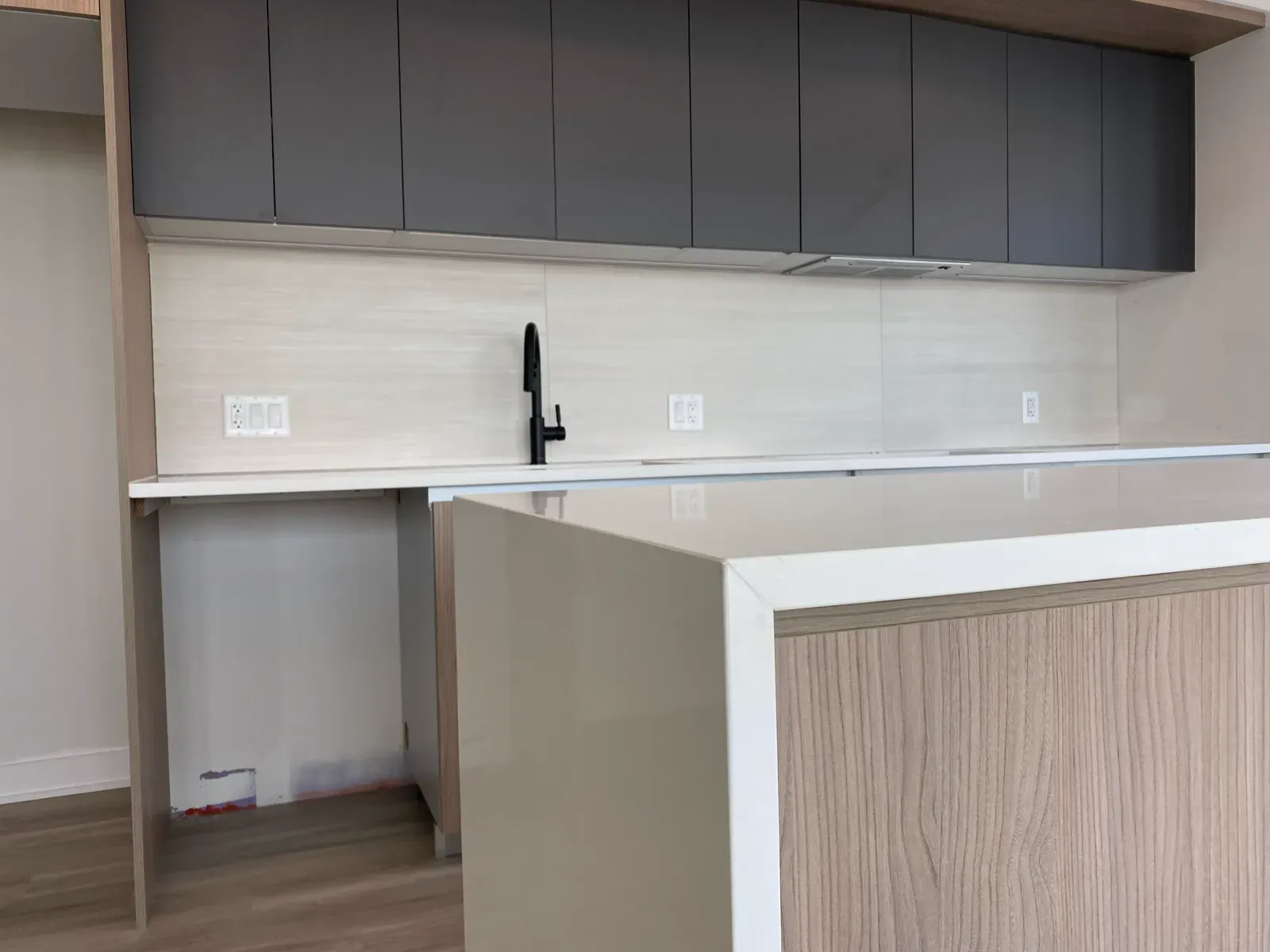 Quartz countertops and backsplash at City Ridge