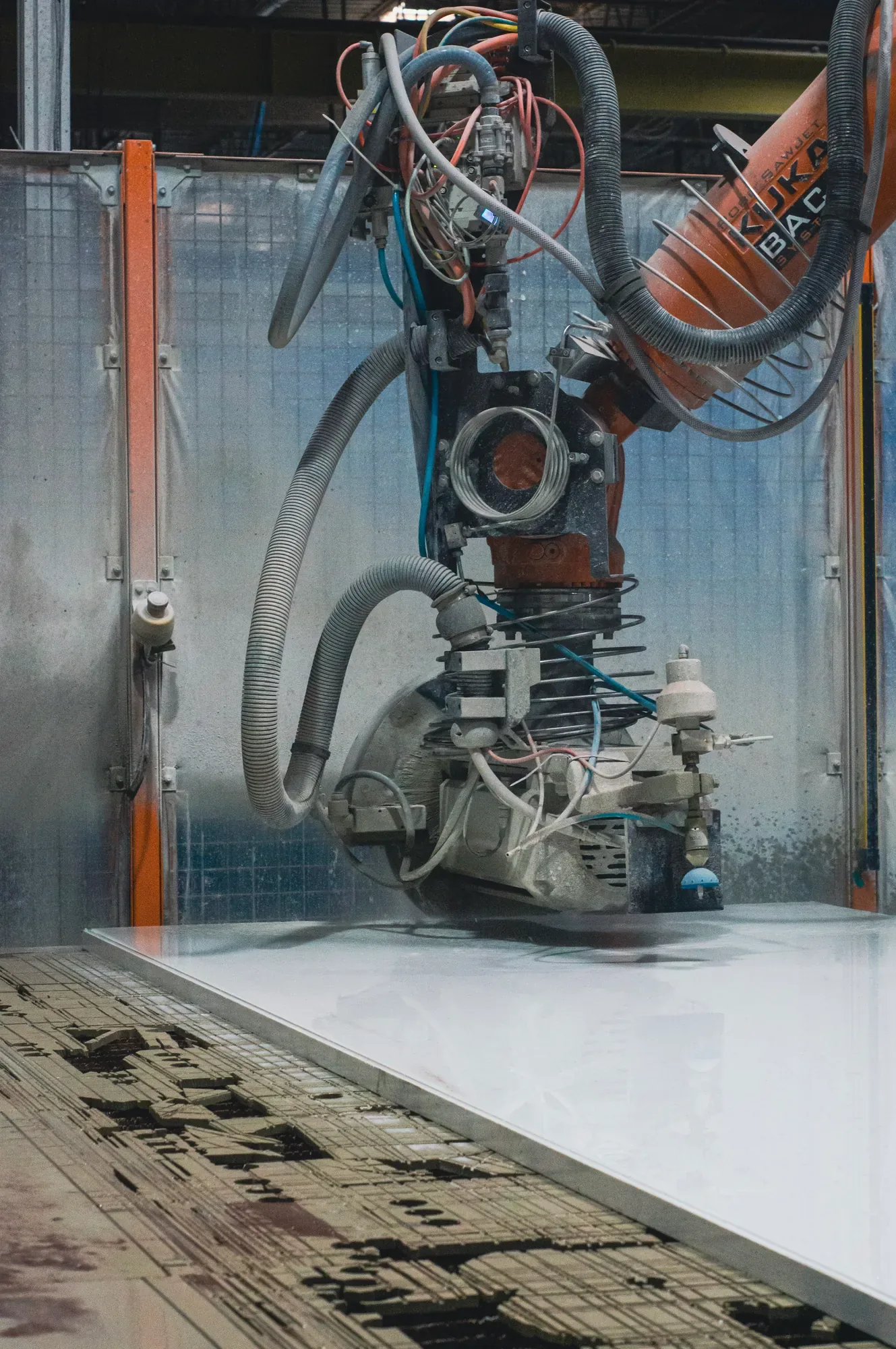 Artelye CNC tool head processing stone inside a guarded wet cell